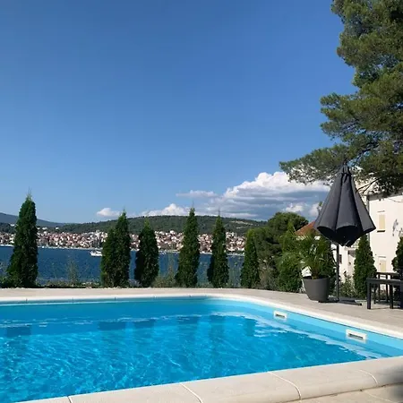 Seaesta Holiday-luxury Seaview Apartment